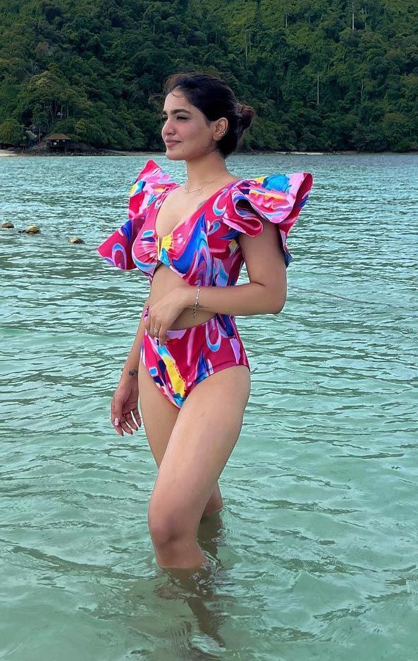 Saniya Iyappan swimsuit bikini hot actress