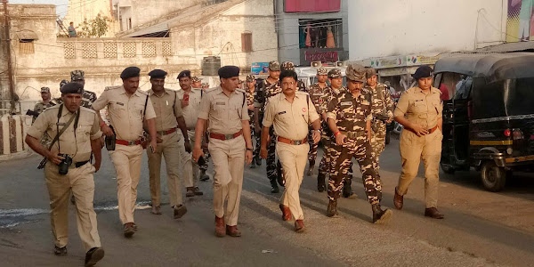 मतदान के पूर्व पुलिस बल ने निकाला फलेग मार्च