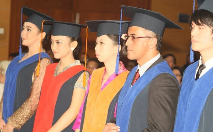 Gelar Sarjana Lebih Penting, Skill, Pengalaman