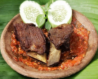 Foto Resep Iga Penyet Goreng Dengan Sambal Pedas Sedap