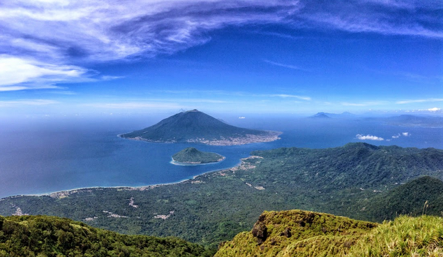 Kie Matubu yang dikenal oleh masyarakat Maluku Ut Mendaki Puncak Kie Matubu / Gunung Tidore - Wisata Alam Maluku Utara