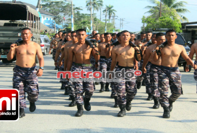 Bangun Tubuh Sehat, Prajurit Petarung Yonmarhanlan I Laksanakan Lari Bersenjata