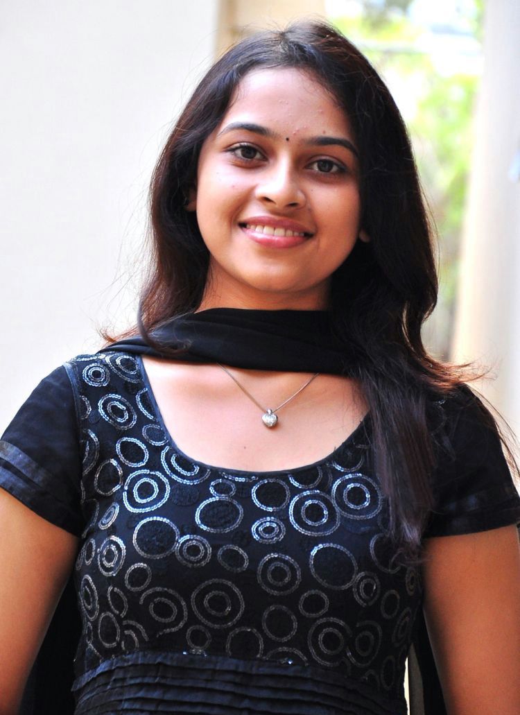 lady gaga hot wallpaper. Lady Gaga to Mentor: Sri Divya