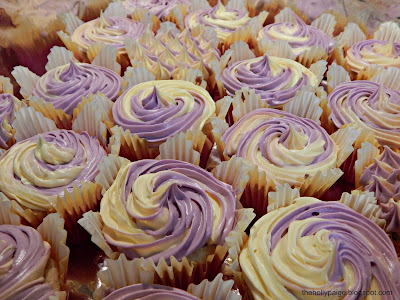 lavender lemon cupcakes thehollypaige.blogspot.com