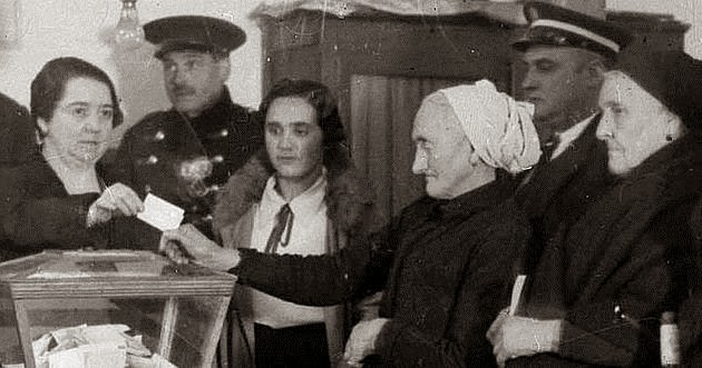 Resultado de imagen de mujeres votando espana 1933