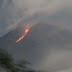 Gunung Semeru Muntahkan Lava Pijar Sejauh 500 Meter