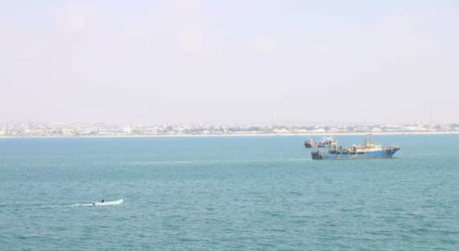 Pirates hijack a fishing boat off the Somali coast