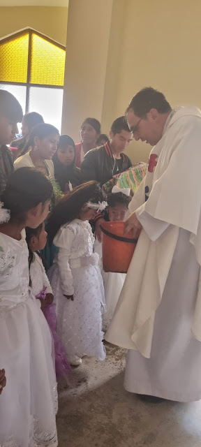 Gott sei Dank und allen Freunden, die ein Sandkorn dazu beigetragen haben, dass diese Arbeit Wirklichkeit werden konnte. Damit unsere Brüder auf dem Land im Glauben an den auferstandenen Christus Jesus wachsen können. Marcoma - Potosí - Bolivien