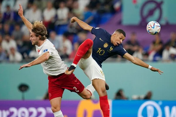 منتخب فرنسا يتغلب بثنائية ضد الدنمارك ويتأهل لدور الـ 16 فى كأس العالم 2022