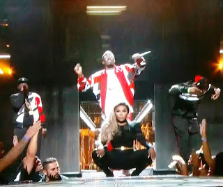 Diddy falls into Hole at BET AWARDS 2015 during Performance.(pics)