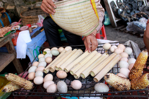 Lên Tây Bắc nhớ ăn cơm lam nếp nương