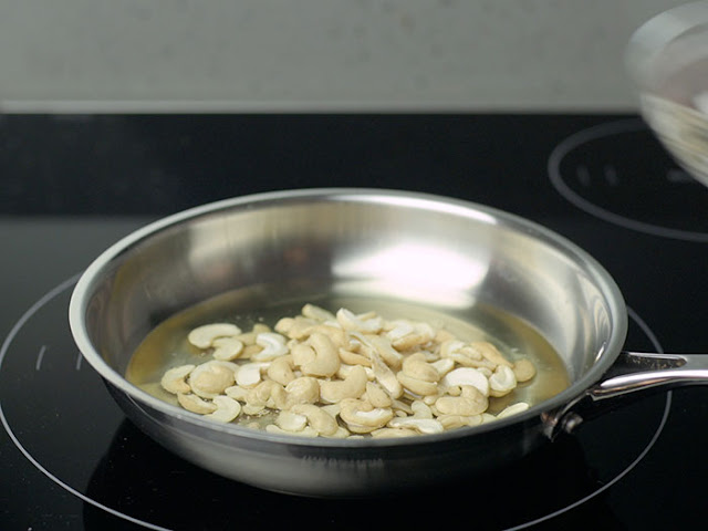 uncooked cashews