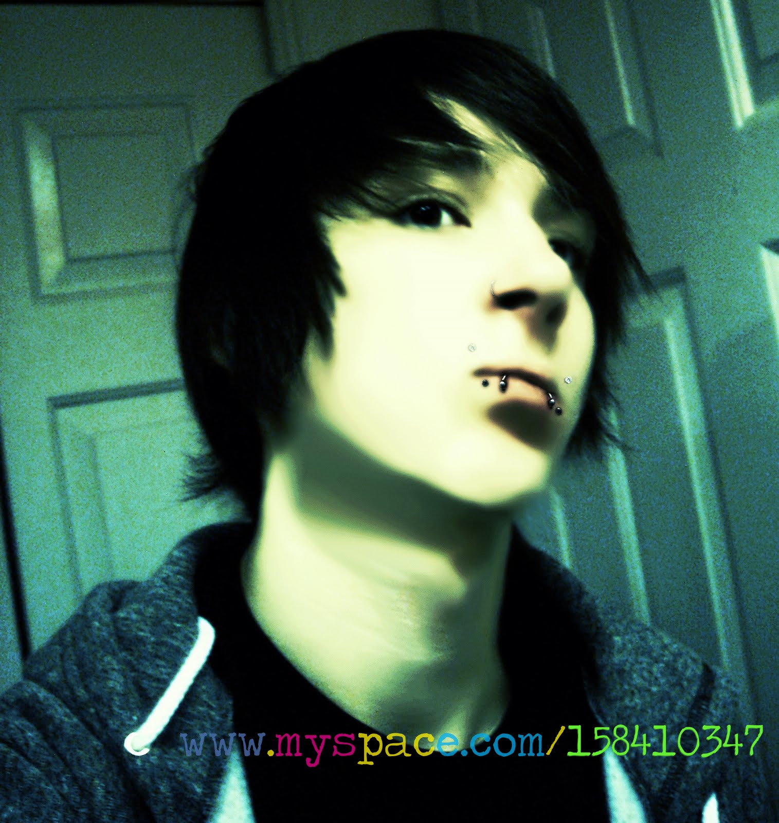 [sexy-scene-emo-hair-picture.jpg]