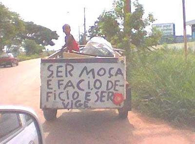 Placas com erros monstro de português