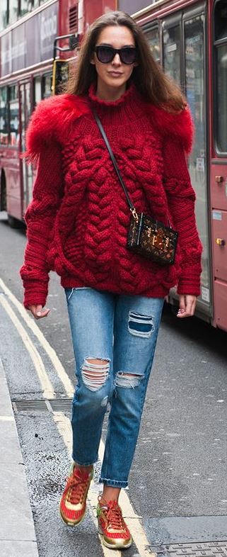 amazing fall outfit / knit sweater + ripped jeans + sneakers