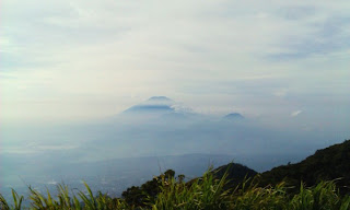 Gunung Merapi-Merbabu dari Puncak Ungaran