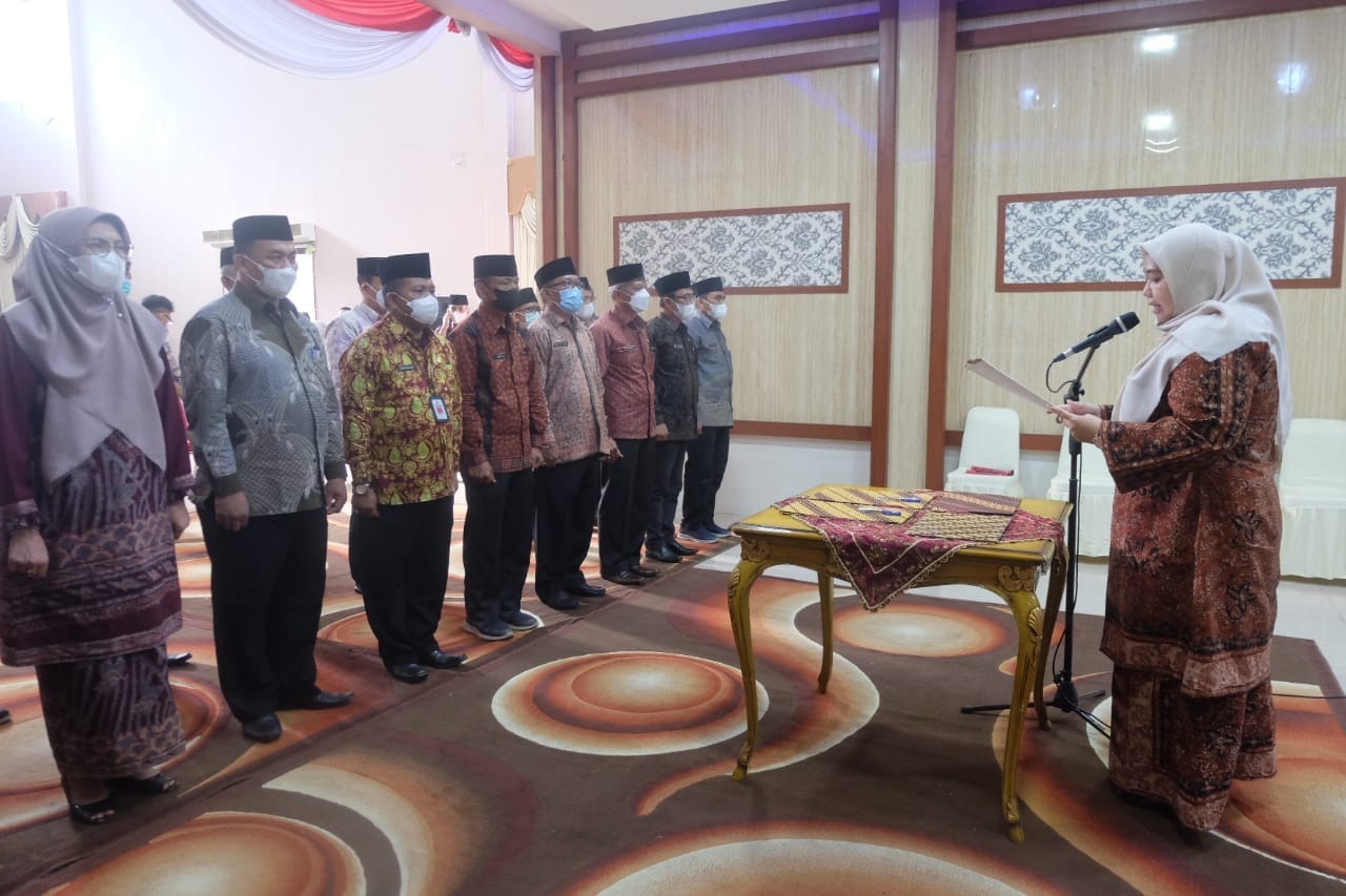 Masnah Lantik 11 Pejabat Esselon II Dilingkup Muarojambi