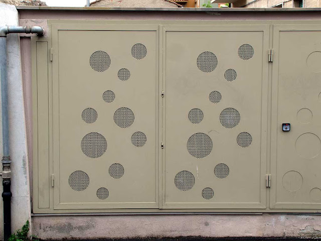 Ventilation holes, utilities cabinet, via del Fagiano, Livorno