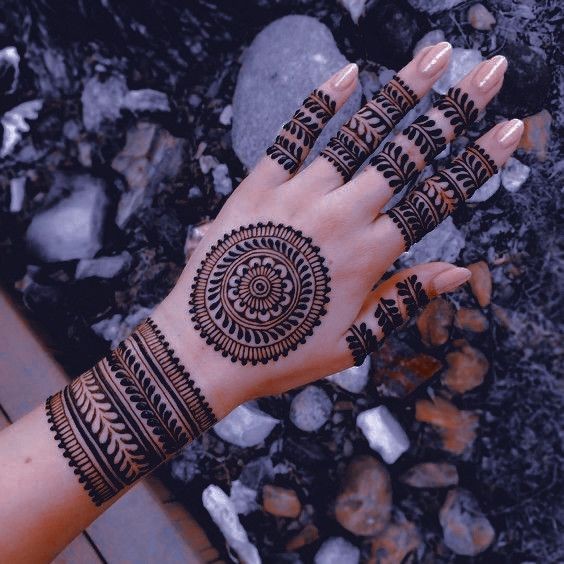 Simple mehndi design