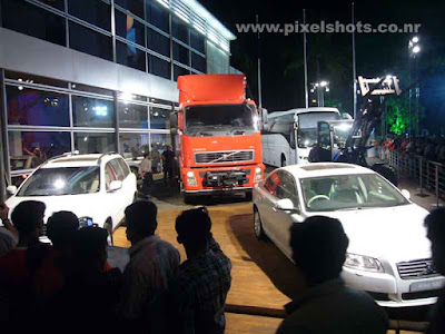 volvos automobile show from cochin kerala showing volvos suv,car,trailer,escavator,bus,xc60,xc90,s80,fh16, volvo vehicle family picture, popular volvo vehicles, auto expo 2009 cochin kerala