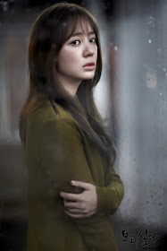 Yoon Eun Hye as Lee Soo Yeon in Missing You / 보고싶다<br>那一年，你的到来改变了我们的生活，给了美好的回忆。<br>nà yī nián, nǐ dí dào ​lái gǎi​ biàn le wǒ​ men dí shēng huó, gěi le měi​ hǎo dí huí​ yì.<br>That year, you came and change our lives, leaving behind wonderful memories.