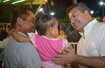 Solidarenses y turistas disfrutan en familia de la Feria Navideña