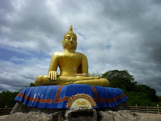 Buddha Figur bei Khao Tao