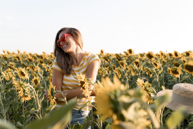 Estar rodeado de pessoas otimistas tem como consequência atrair coisas positivas para perto de vocês. O pessimista tem um problema para cada solução, já o otimista, atua na contramão disso. 