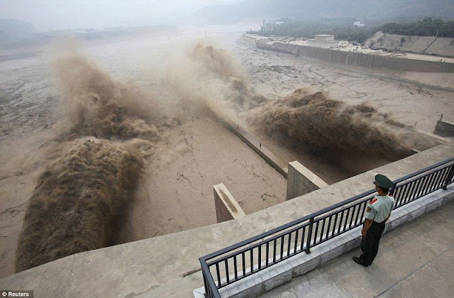 China's Giant Man-Made Waterfall