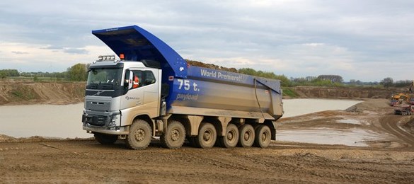 Gambar Truk Pasir Volvo FH 16 750 12x6