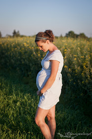 jak się ubierać w ciąży, letnia sukienka ciążowa, stylizacja ciążowa