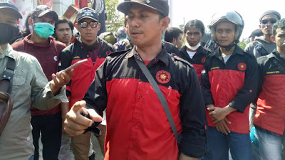 Tolak Omnibus Law Gabungan Serikat Buruh Demo DPRD