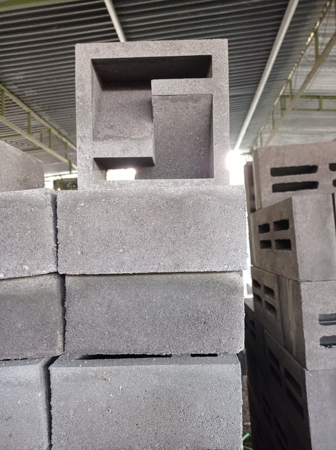 loster beton kualitas terbaik dengan bermacam-macam model bisa Anda dapatkan di Plosoklaten Kediri Jawa Timur langsung saja hubungi kami untuk pemesanannya di Plosoklaten Kediri Jawa Timur