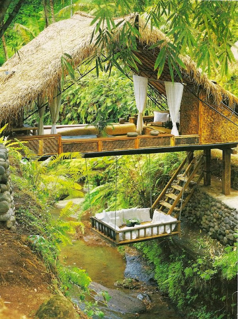 http://photofun4u.com/amazing-high-tech-treehouses