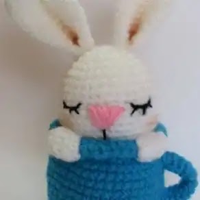 Conejito en Taza a Crochet