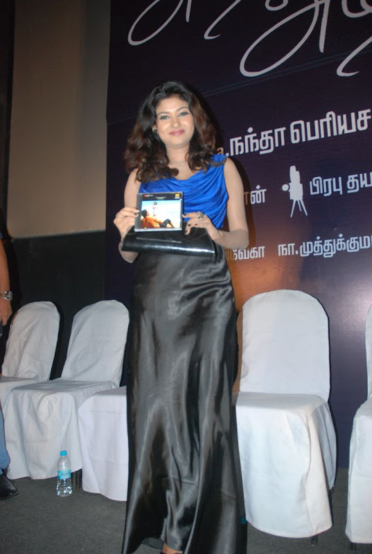 Oviya Hot at Azhagan Azhagi Audio Launch Stills hot images