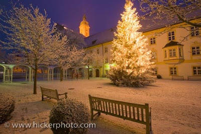 nature snowfall on christmas wallpaper