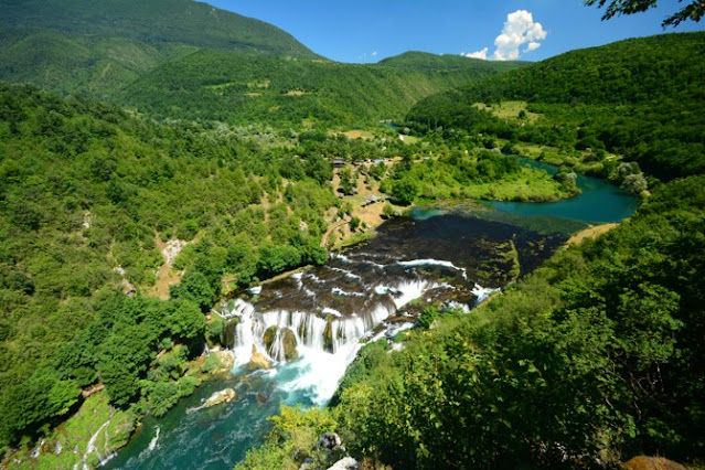 Vyhlídka na vodopád Štrbački buk z chorvatské strany.