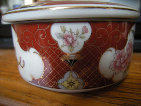 1980s Japanese Imari Porcelain Bowl Eiwa Kinsei / Róng Hé Jǐn Zhì / 栄和謹製