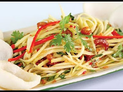 Làm salad xoài kiểu Thái