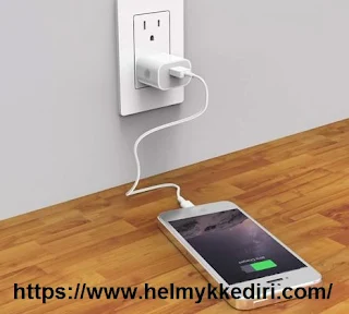 Hal terlarang saat charger smartphone
