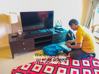 Warih-Homestay-TIME-Installer-En-Eddy-Sedang-Melakukan-Configuration