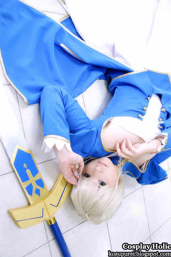 arisa mizuhara in fate/stay night cosplay - saber aka arturia pendragon