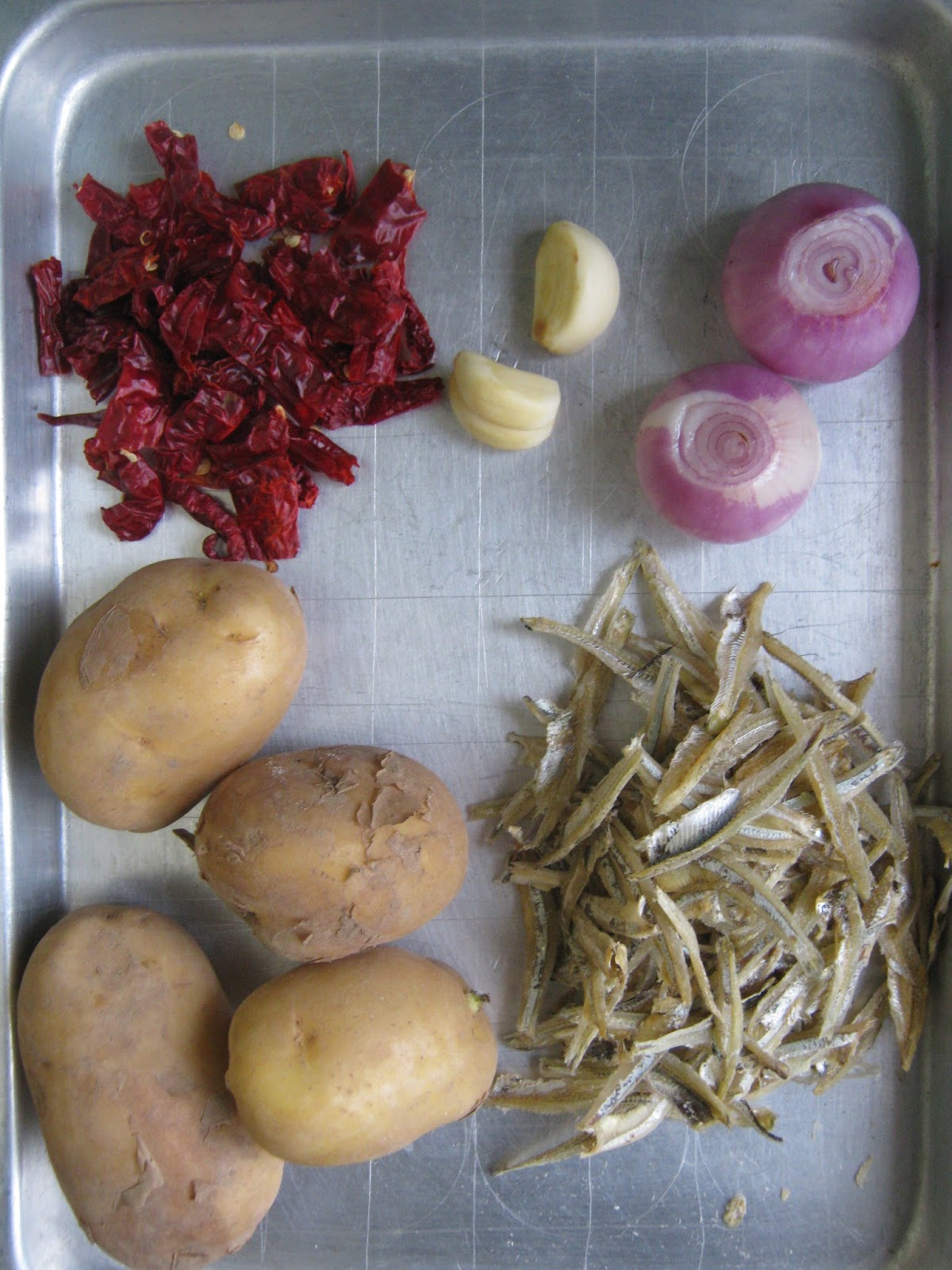 DAUN KARI Masakan Malaysia.....: SAMBAL IKAN BILIS UBI KENTANG