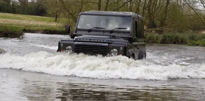 Land Rover Defender Terbaru