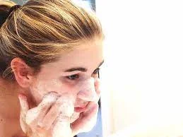 Four-Natural-Ways-to-Get-Rid-of-Pimples-Quickly