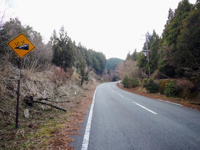 西天城高原道路　10%勾配