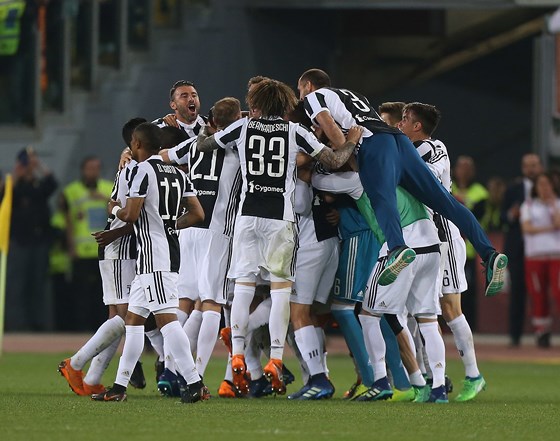 Juventus celebrate their 7th successive title at Roma