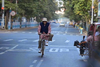  Piku Movie Latest Wallpaper, Photo and Trailer 