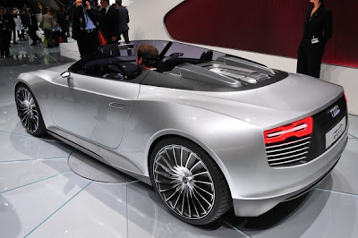 Audi E-Tron Quattro Spyder: Live Paris 2010